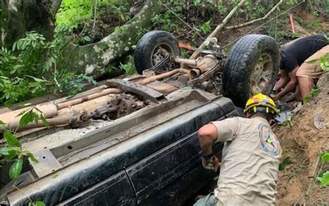 Muere Un Hombre En Volcadura En Barranco Camino A Vallarta