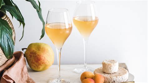 How The Hue Of Orange Wine Determines Its Flavor Profile