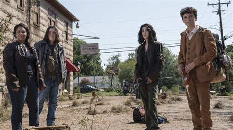 'The Walking Dead: World Beyond' Announces Premiere & Drops Extended ...