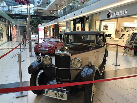 Výstava veteránů v OC Breda v Opavě Veteran Car Club Ostrava