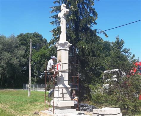 Montaż zabytkowych krzyży w Tychach Tychy dobre miejsce