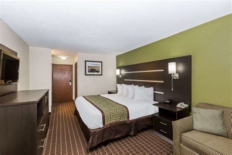 Hotel Baymont Inn And Suites Louisville South I 65 Usa Invia