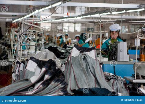 Chinese sweat factory editorial image. Image of employees - 19030525