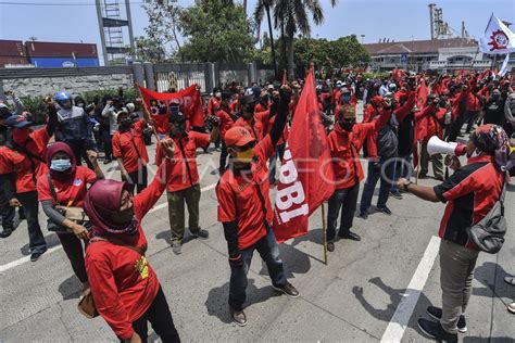 Aksi Buruh Tolak Uu Omnibus Law Cipta Kerja Antara Foto