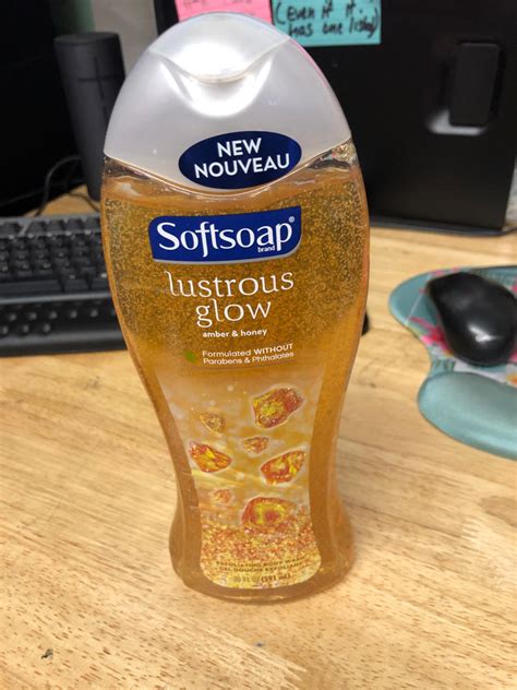 Softsoap Lustrous Glow Exfoliating Body Wash Amber And Honey