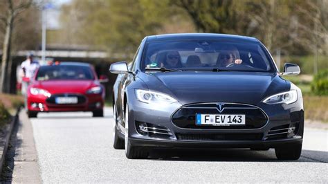 „autopilot“ übersah Hindernis Tödlicher Unfall Mit Tesla Model S Welt