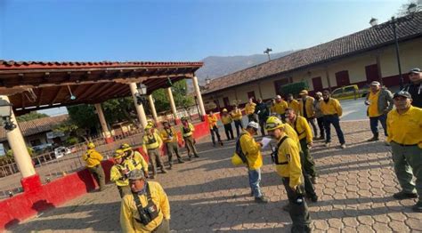 Gem Controlado En Un El Incendio Forestal En El Cerro De