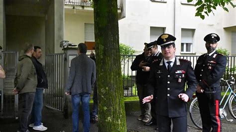 Parma Anziano Uccide La Moglie Con Un Colpo Di Fucile In Via Marx La