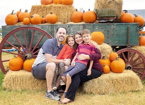 Pumpkin Patch – Fall Family Photo Session - Stephanie Friedman