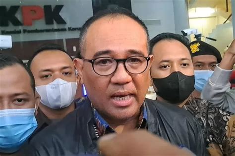 Akankah Rafael Alun Trisambodo Mengajak Istrinya Ernie Meike Torondek