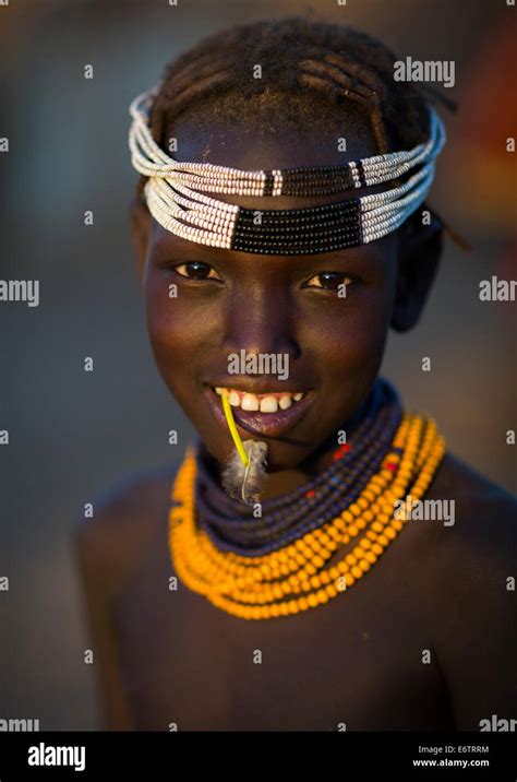 Dassanech Tribe Girl Omorate Omo Banque De Photographies Et Dimages