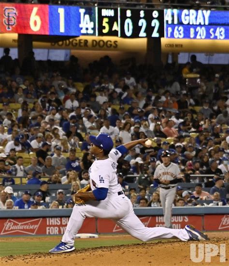 Photo Dodgers Overcome Five Run Deficit Defeat Giants On Walk Off