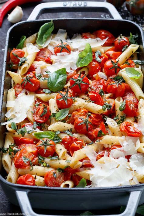 Pasta mit gegrillten Kirschtomaten und Käse emmikochteinfach