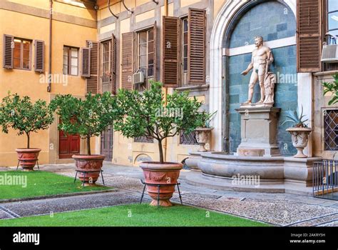 Courtyard Palazzo Medici Riccardi Hi Res Stock Photography And Images