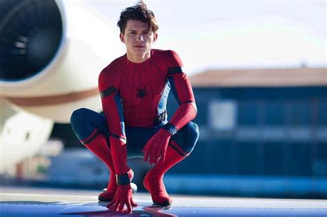 Tom Holland Desmiente Los Rumores Sobre Un Posible Spider Verso En