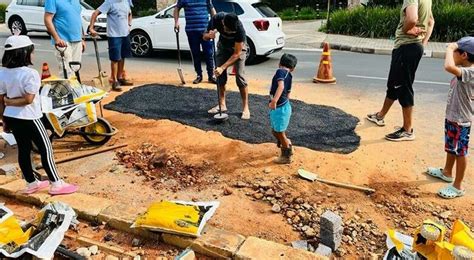 Fill In Potholes Legally Says JRA Despite Lack Of Service Delivery