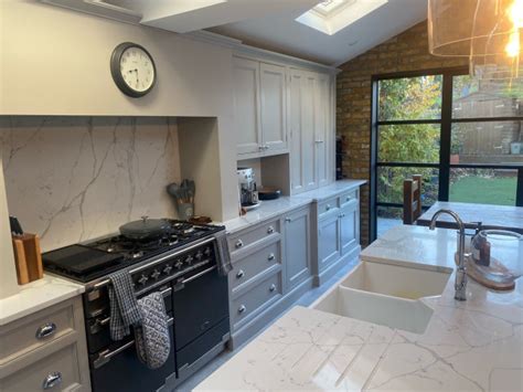 Traditional Hand Painted Kitchen With Pantry And Large Island Classique Cuisine Autres