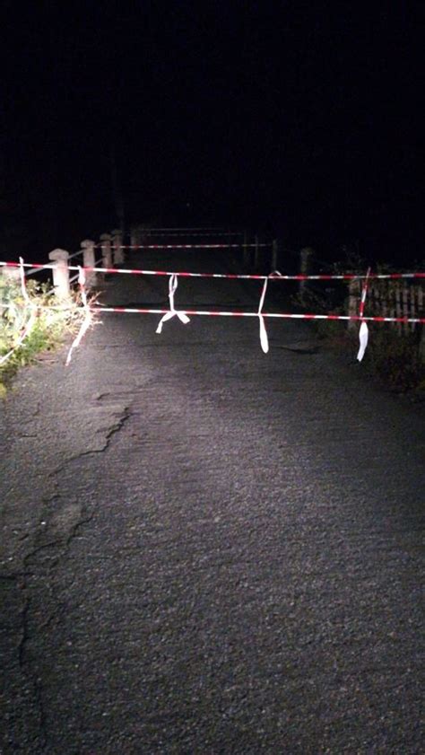 Reggio Calabria Frana La Strada Di Porcini Chiusa La Passerella Sul