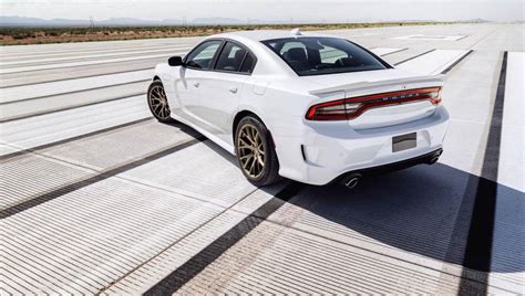 2015 Dodge Charger SRT Hellcat – Official pictures and specs | CarSession