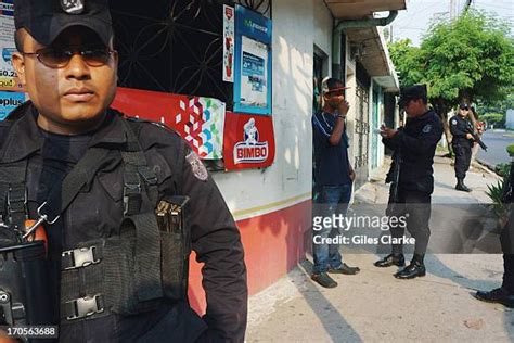 15 El Salvador Gang Truce Ms Stock Photos, High-Res Pictures, and ...