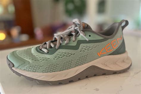 The 11 Best Walking Shoes for Flat Feet, Tested by Real People