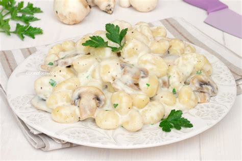 Gnocchi Ai Funghi Cremosi Ricetta Facile E Veloce