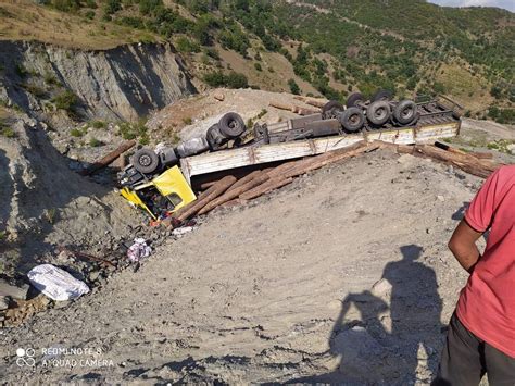 Alanya Da Korkun Kaza Tomruk Y Kl Kamyon Devrildi Asayi