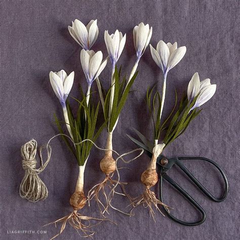 Crepe Paper Crocus With Bulb Member Make Workshop Crepe Paper