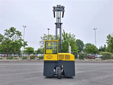 Chariot élévateur latéral multidirectionnel Combilift d occasion en