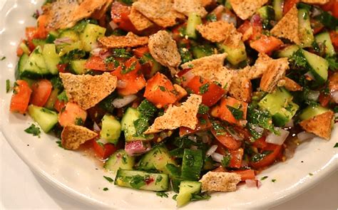 How To Make Lebanese Fattoush Salad ⋆ Easy Lebanese Recipes Fattoush