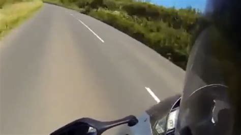 Un Motociclist A Fost Condamnat La Inchisoare Dupa Ce S A Filmat