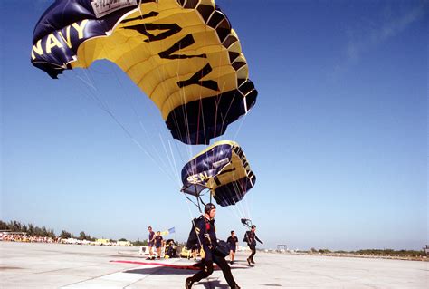 Members Of The Us Navys Parachute Team The Leap Frogs Perform