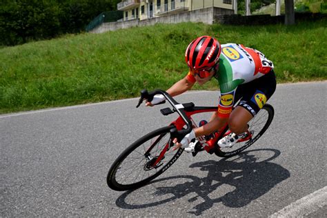 Giro Donne Niedermaier Holds Off Van Vleuten To Win Dramatic Stage