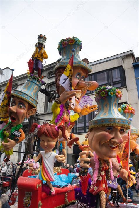 Aalst B Lgica De Febrero De Carnaval Divertido Flotar Con