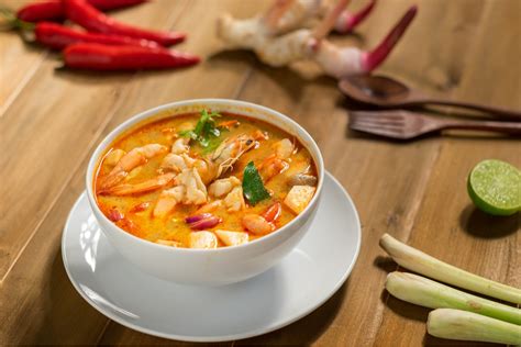 Soupe thaïlandaise au lait de coco et à la citronnelle alias Tom Yum