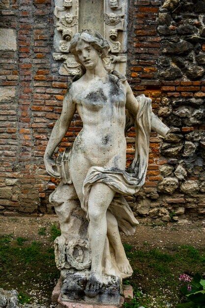 Estatua En El Patio Del Siglo Del Teatro Olimpico De Vicenza Italia