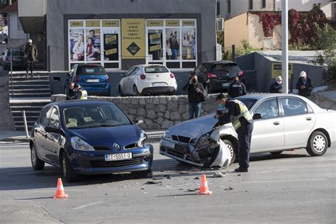 Jutarnji List Kr I Lom To No Ispred Postaje Prometne Policije U