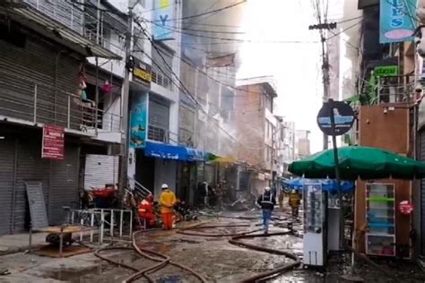 Trujillo Incendio Destruye Edificios En Pasaje Albarrac N Y Llamas