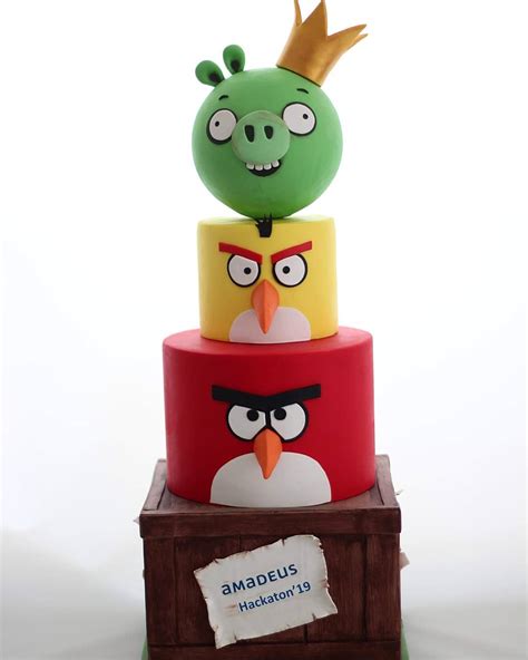 15 Angry Birds Birthday Cake Ideas (These Cakes are Epic!)