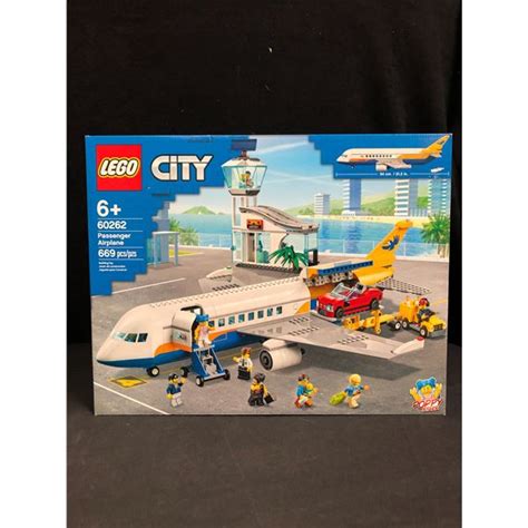 LEGO Passenger Airplane City Airport (60262)