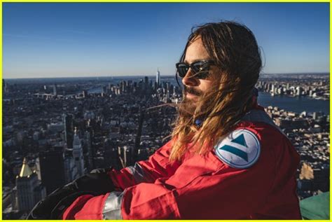 Jared Leto Climbs Empire State Building to Announce Thirty Seconds to ...