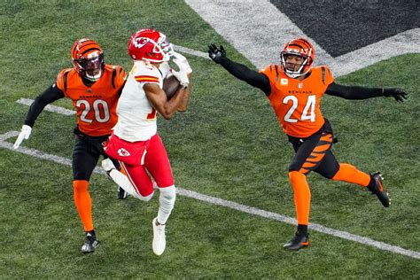 Burrow Tops Mahomes Again Rallies Bengals Past Chiefs 27 24