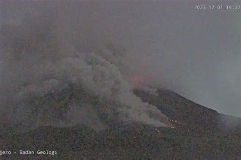 Gunung Merapi Kembali Luncurkan Kali Awan Panas Guguran