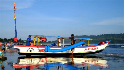 Travelenia Pasir Putih Pangandaran Penuh Pesona