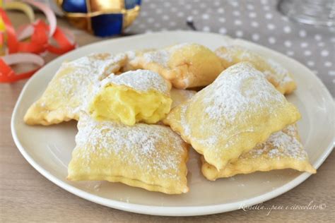 Ravioli Di Carnevale Ripieni Alla Crema DOLCE Tradizionale