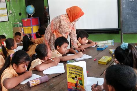guru sekolah dasar  beradaptasi  pembelajaran digital