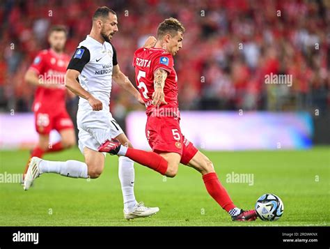 De Julio De Lodz Pilka Nozna Pko Ekstraklasa Sezon