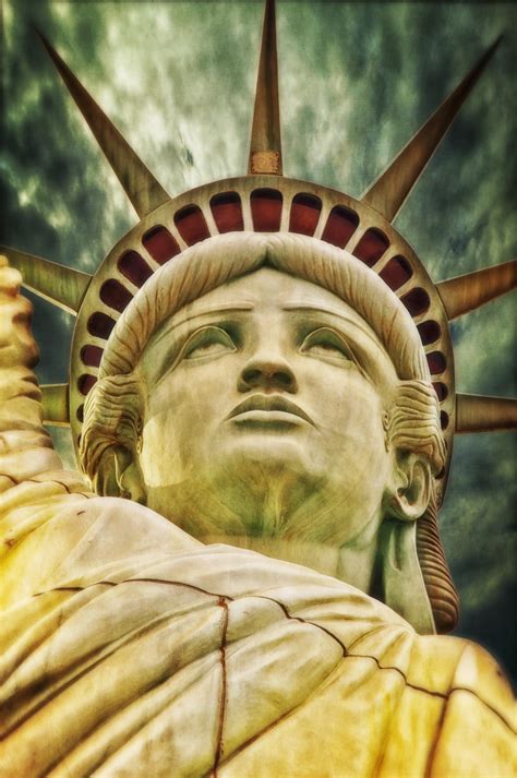 statue of liberty 4k Phone HD Wallpaper