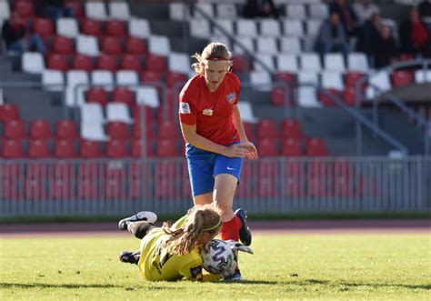 Resovia Rzesz W Swd Wodzis Aw L Ski Kobiecapilka Pl Pi Ka No Na