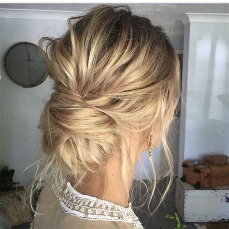 25 Stunning Messy Buns For Short Hair 2022 Trends